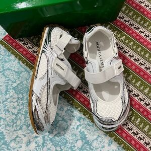 Bottega Veneta White & Gum-Trim Kids Sneaker Sandals